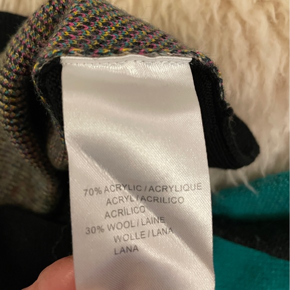 Artist designed rooster sweater - Picture 4 of 4